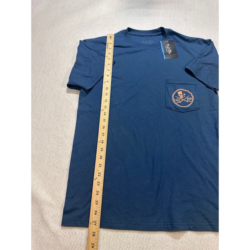 Salt Life Mens M Blue Skull Crossed Knives Pocket Graphic Tee NWT Coastal boho - Picture 6 of 8